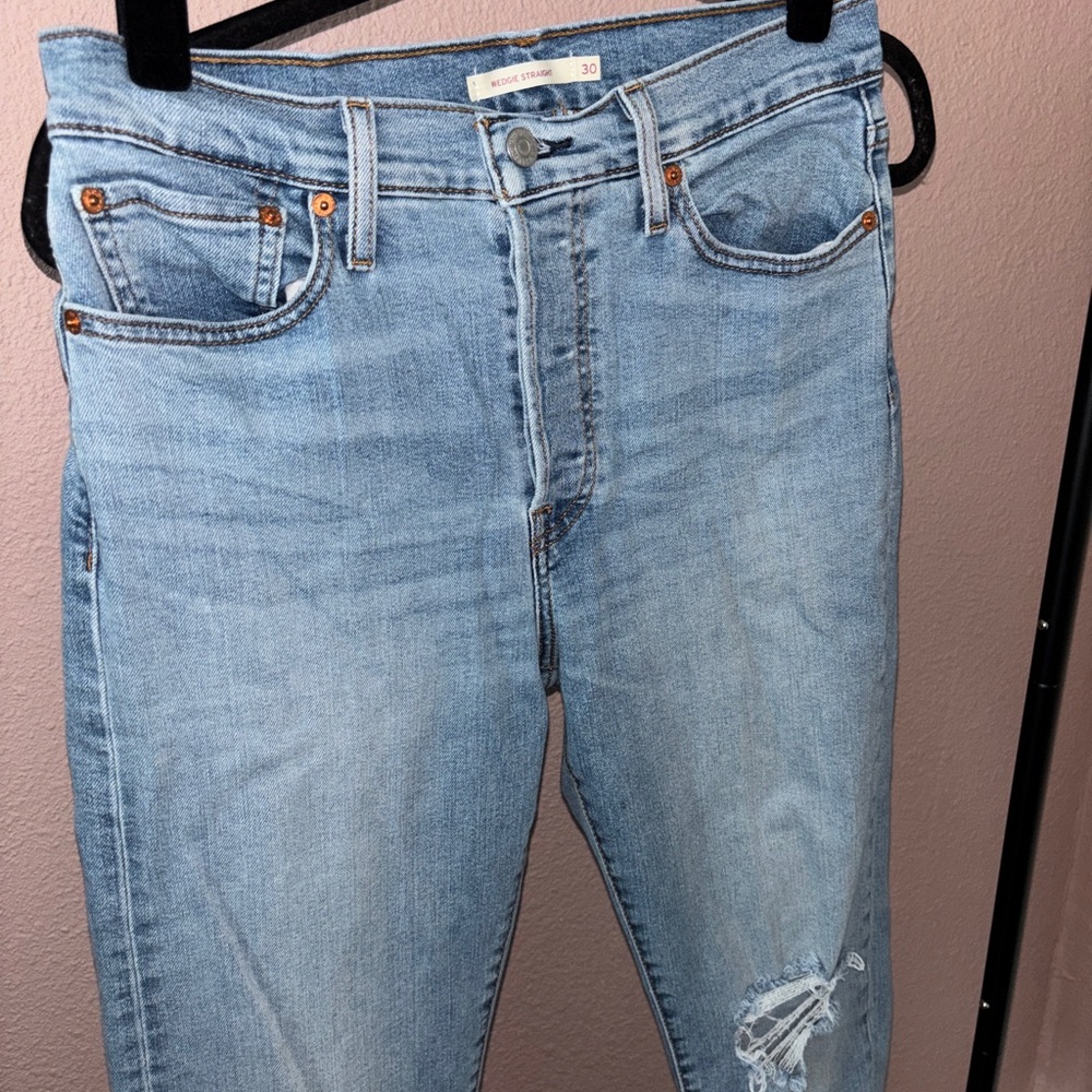 Levi’s Wedgie Straight High Waist Light Wash Capsile Wardrobe Basics Denim Jeans - Picture 4 of 6